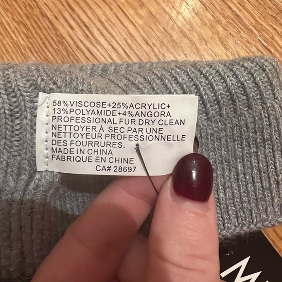 Mitchie’s women’s winter ski hat with real fox fur. - Picture 4 of 6